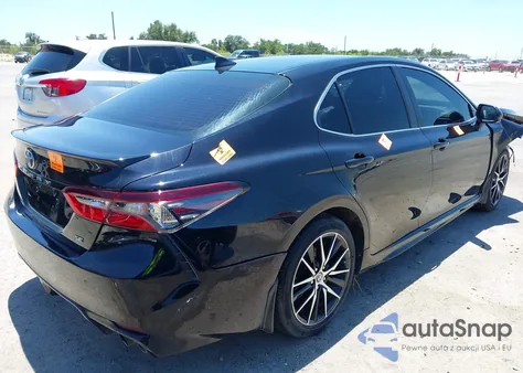 2021 Toyota Camry Se z USA, uszkodzony, nr VIN 4T1G11AKXMU419422
